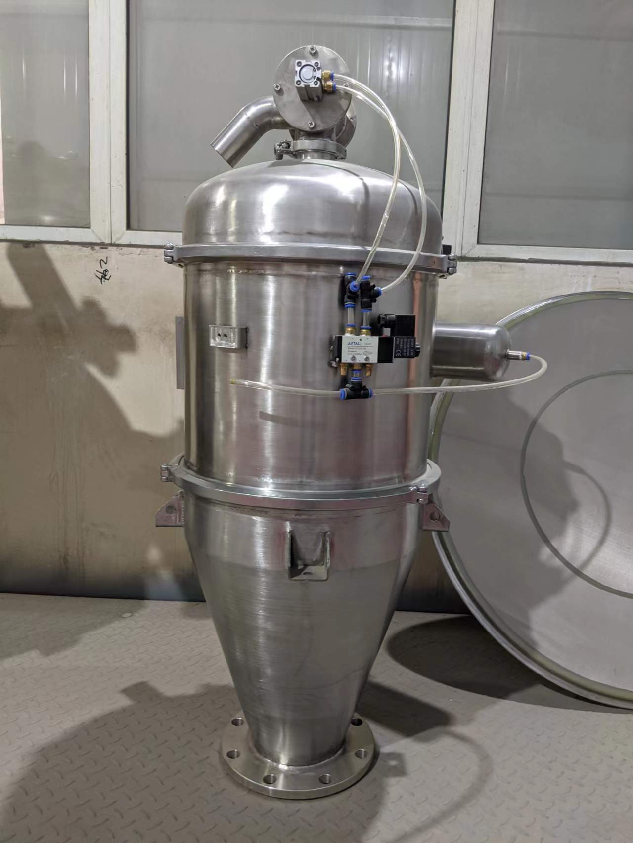 真空上料機在上料時需要注意哪些細節性的問題